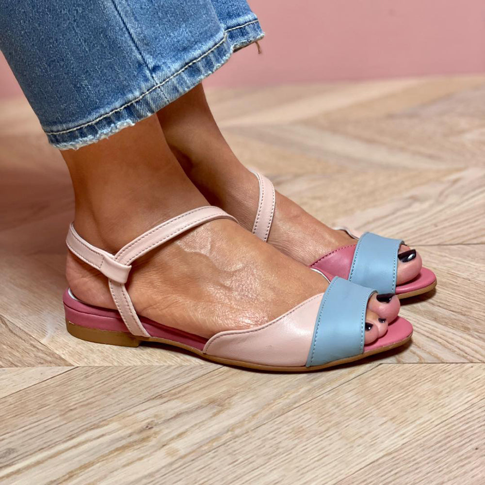 Roselina | Epäsymmetriset vaaleanpunaiset sandaalit color block -tyylillä