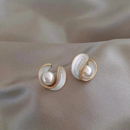 Elvira™ | Lyxiga örhängen i guld med vit opal och pärla