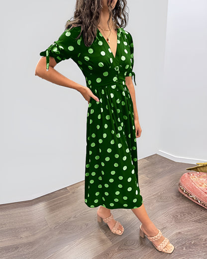 Monique™ | Tyylikäs Mekko Pilkuilla