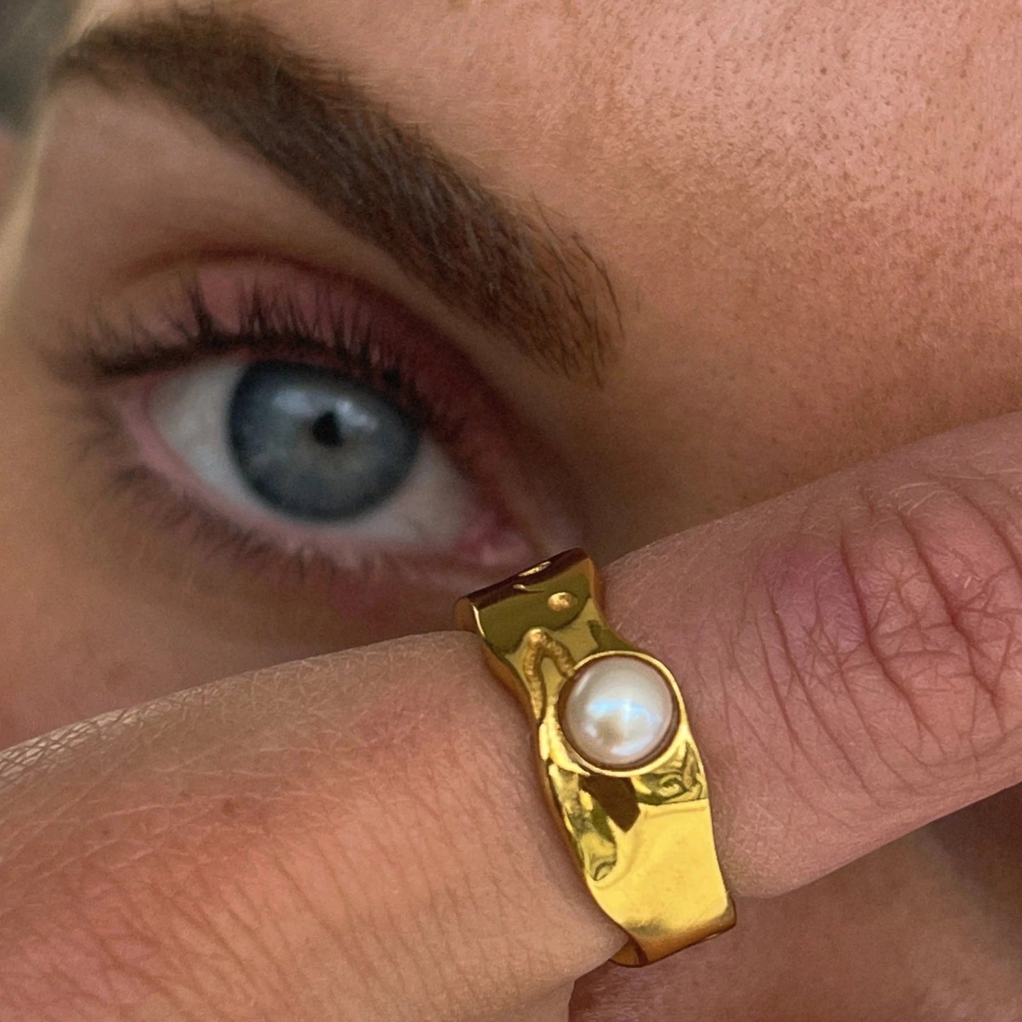 Linnea™ | Vintage ring med naturlig gyllene pärla