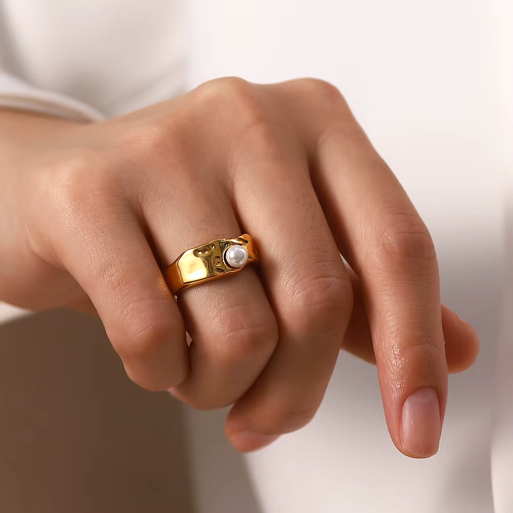 Linnea™ | Vintage ring med naturlig gyllene pärla