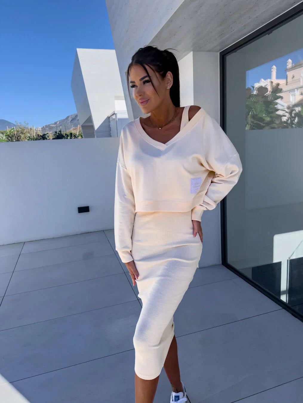 Laurine – Rentouttava Mekko & Collegepaita